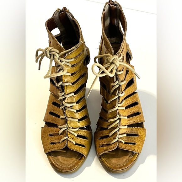 Maurices Women's Sienna Heeled Lace Up Booties Size 6 Sandals - Picture 2 of 15